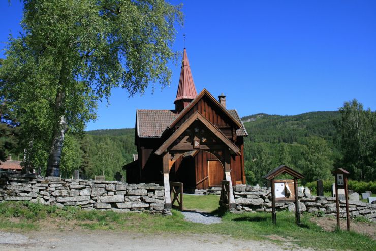 Rollag stavkirke - Foto Geir Johansen.jpg