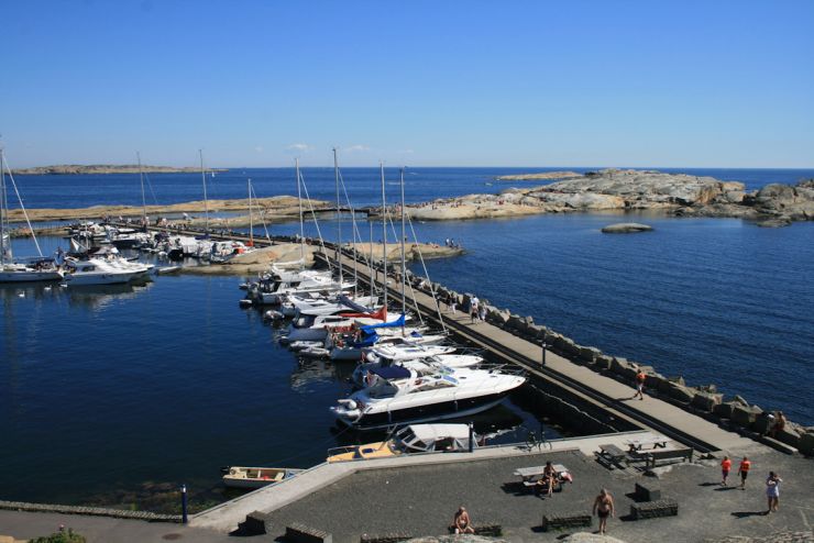 sol og bad blant holmer og skjær-foto Geir Johansen.jpg