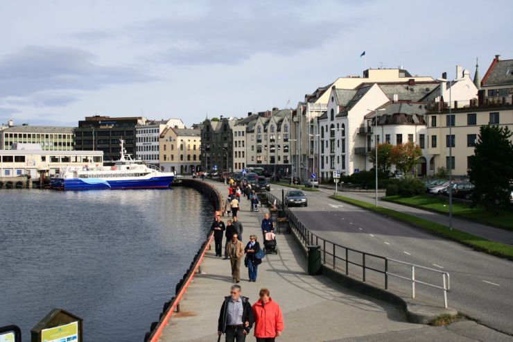 Ålesund mot sentrum langs Ålesundet-foto Geir Johansen.jpg