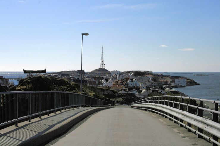 Henningsvær-001B sett fra innfartsbrua - foto Geir Johansen.jpg